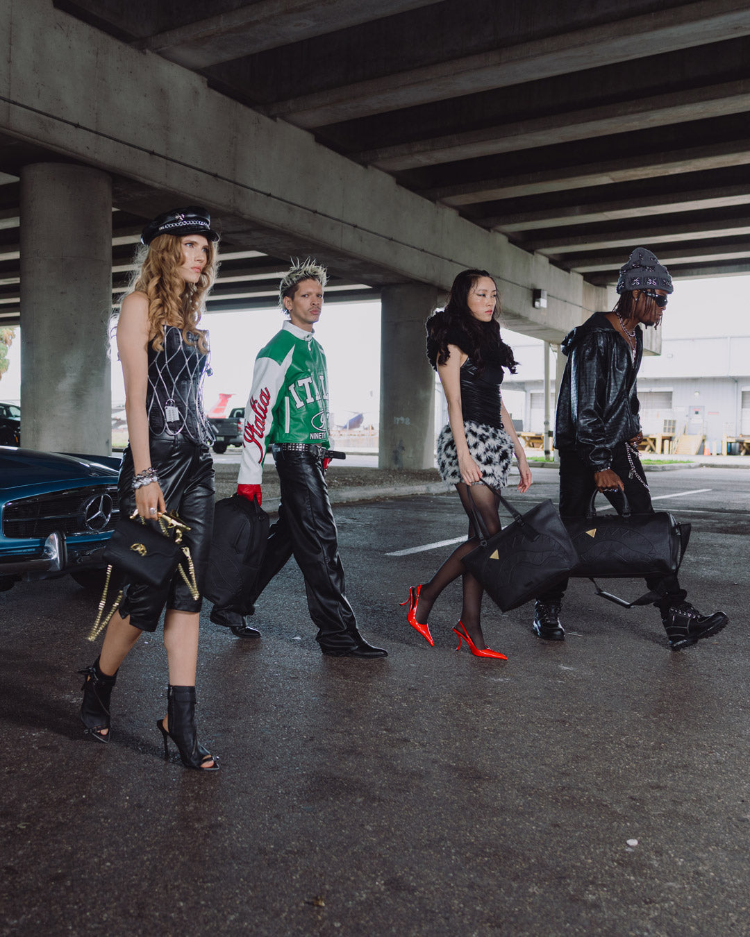 SPRAYGROUND® DUFFLE THE GOLDEN FANG SHARK DUFFLE