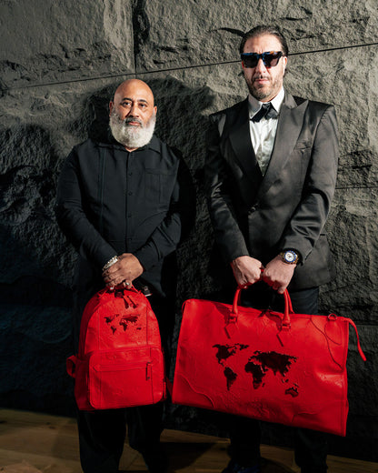 SPRAYGROUND® DUFFLE JAMES GLOBAL RED PYRAMID LARGE DUFFLE